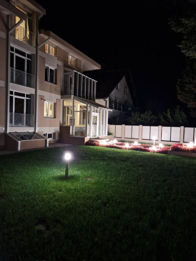 Grand Park Rooms & Apartments Cacak Luaran gambar