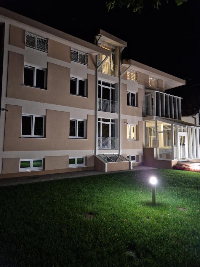 Grand Park Rooms & Apartments Cacak Luaran gambar