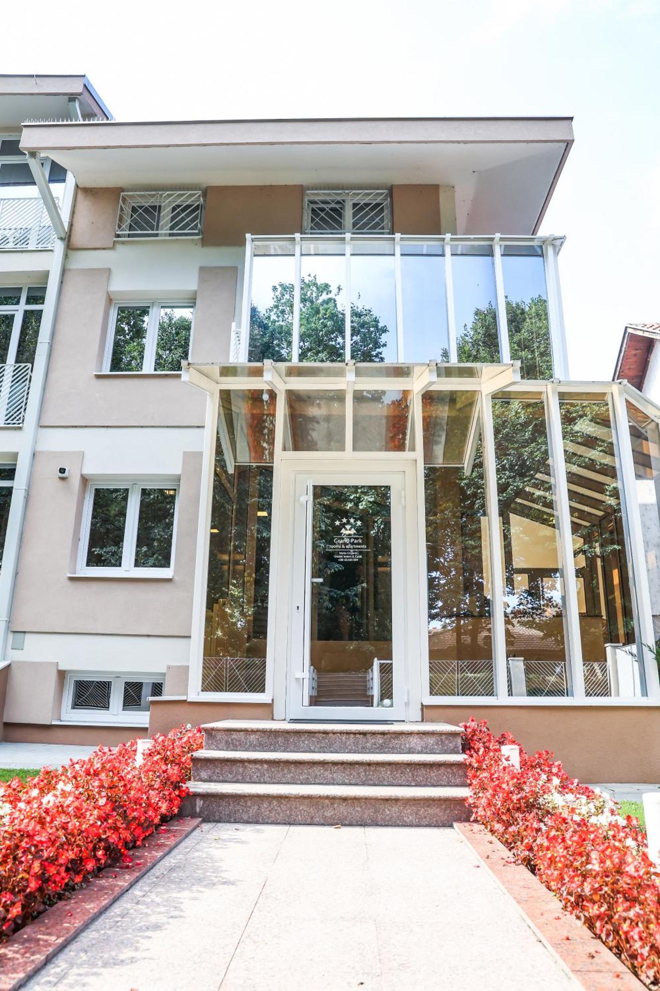 Grand Park Rooms & Apartments Cacak Luaran gambar