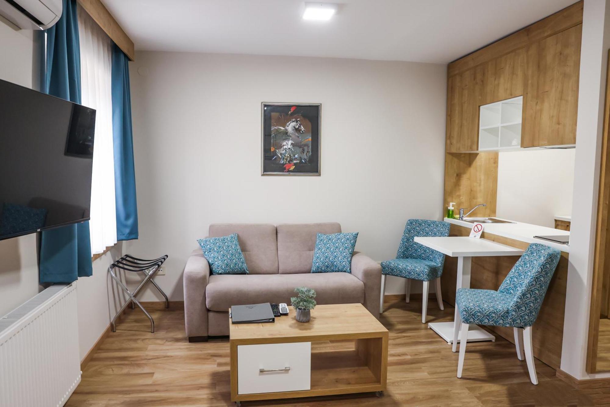 Grand Park Rooms & Apartments Cacak Luaran gambar
